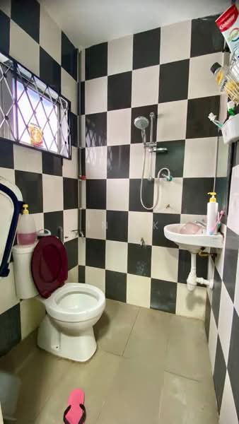 Rumah Teres 2 Tingkat untuk Disewa di Batu Caves (Kuala Lumpur) - Kin CK - Bathroom - PropertyGuru.com.my
