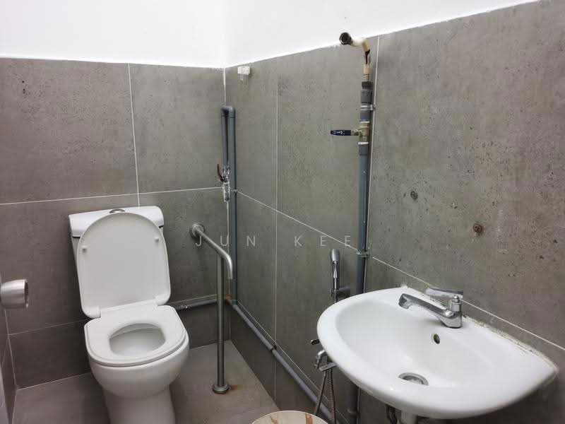 Rumah Teres 2-Tingkat untuk Dijual di Taman Overseas Union (Taman Oug) (Jalan Klang Lama (Old Klang Road)) - Jun Kee - Bathroom - PropertyGuru.com.my
