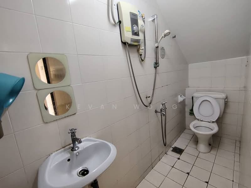 Terraced House for Sale in Taman Bukit Permata (Selayang) - Kevan Wong - Bathroom - PropertyGuru.com.my
