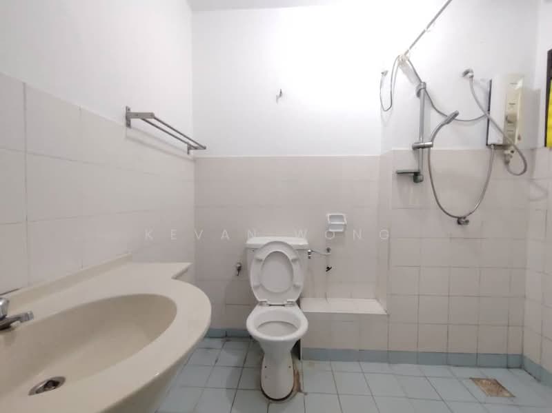 Terraced House for Sale in Taman Bukit Permata (Selayang) - Kevan Wong - Bathroom - PropertyGuru.com.my