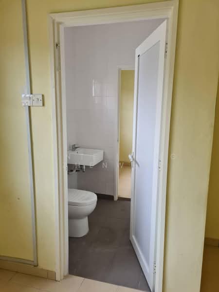 Rumah Teres 2 Tingkat untuk Dijual di Bandar Putra Permai (Seri Kembangan) - Dante Leong Zhenwen - Bathroom - PropertyGuru.com.my