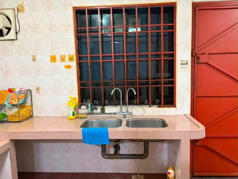 2-storey Terraced House for Rent in Taman Mount Austin (Tebrau) - Genki Yap - Kitchen - PropertyGuru.com.my