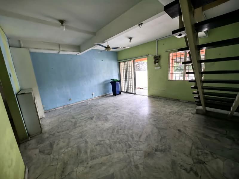 2-storey Terraced House for Sale in Taman Puchong Prima (Puchong) - Kin CK - Living Room - PropertyGuru.com.my