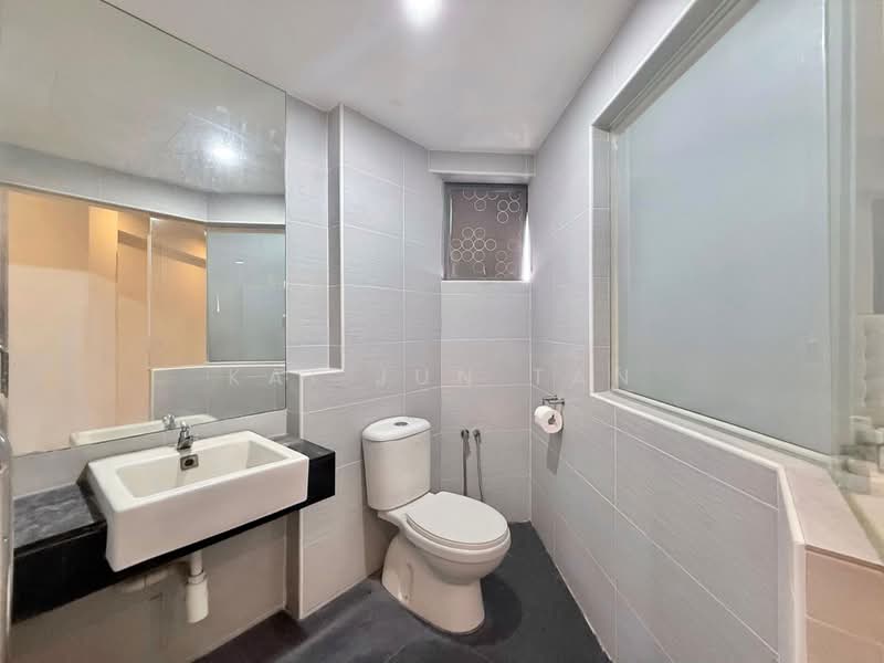 Kondominium untuk Dijual di Marina Bay Condominium - Kai Jun Tan - Bathroom - PropertyGuru.com.my