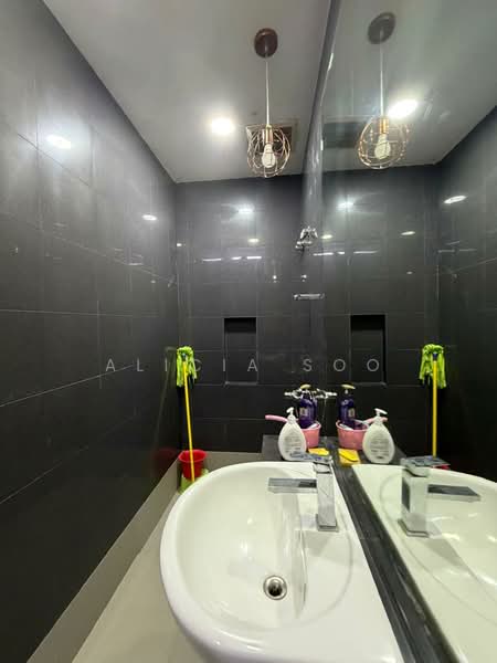 Rumah Teres untuk Dijual di Bukit Rahman Putra (Sungai Buloh) - Alicia Soo - Bathroom - PropertyGuru.com.my