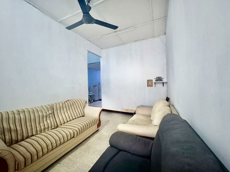 Rumah Teres 1 Tingkat untuk Dijual di Taman Sri Muda (Shah Alam) - Sariza Hartanah - Living Room - PropertyGuru.com.my