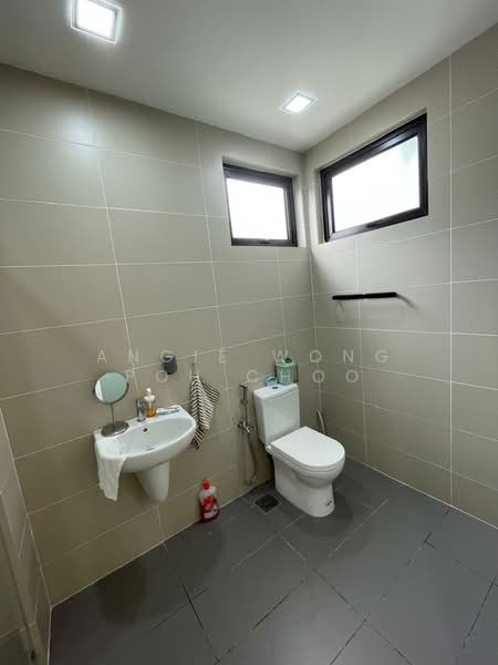 Townhouse for Sale in 16 Sierra (Puchong) - Angie Wong Poh Choo - Bathroom - PropertyGuru.com.my