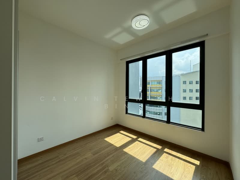Servis Apartment untuk Dijual di East Parc @ Manjalara - Calvin Tew Khai Bin - Master Bedroom - PropertyGuru.com.my