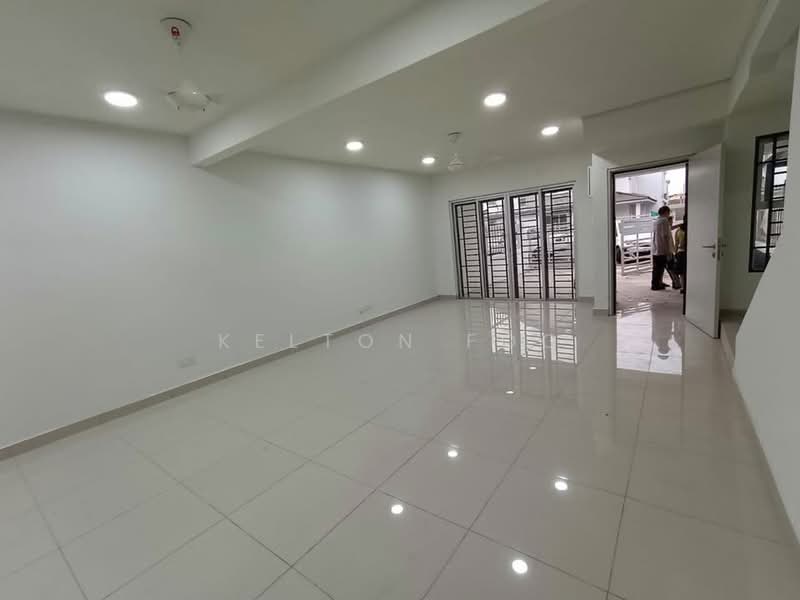 Rumah Teres 2 Tingkat untuk Disewa di Taman Kundang Jaya (Rawang) - Kelton Foo - Living Room - PropertyGuru.com.my