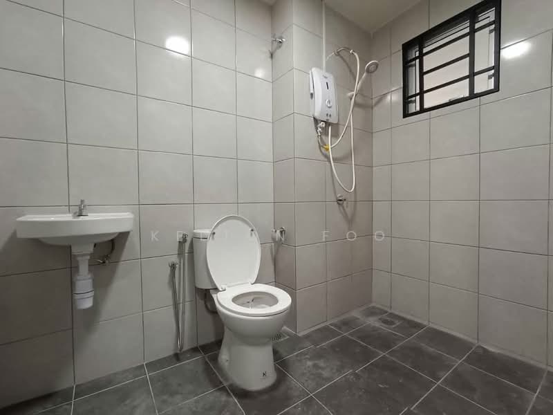 Rumah Teres 2 Tingkat untuk Disewa di Taman Kundang Jaya (Rawang) - Kelton Foo - Bathroom - PropertyGuru.com.my