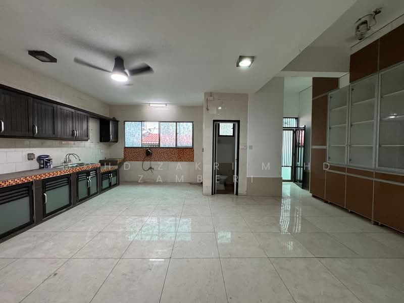 2-storey Terraced House for Sale in Bukit Jelutong (Shah Alam) - Mohd Zakri Mohd Zamberi - Kitchen - PropertyGuru.com.my