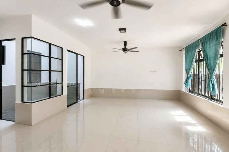2-storey Terraced House for Sale in Bukit Jelutong (Shah Alam) - Mohd Zakri Mohd Zamberi - Living Room - PropertyGuru.com.my