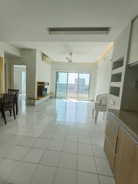 Pangsapuri untuk Disewa di University Place (Plaza Ivory) - Cy Issac Lee - Living Room - PropertyGuru.com.my