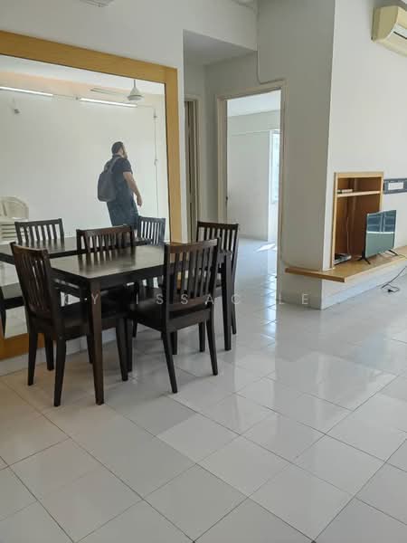 Pangsapuri untuk Disewa di University Place (Plaza Ivory) - Cy Issac Lee - Dining Room - PropertyGuru.com.my