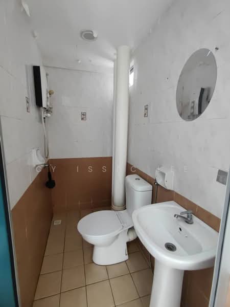 Pangsapuri untuk Disewa di University Place (Plaza Ivory) - Cy Issac Lee - Bathroom - PropertyGuru.com.my