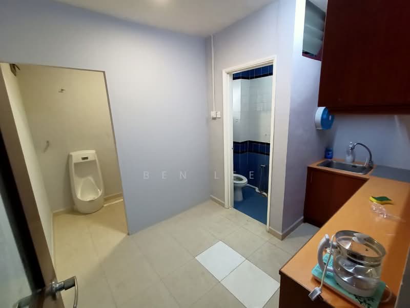 Shop / Office for Rent in Bay Avenue (Bayan Lepas) - Ben Lee - Bathroom - PropertyGuru.com.my