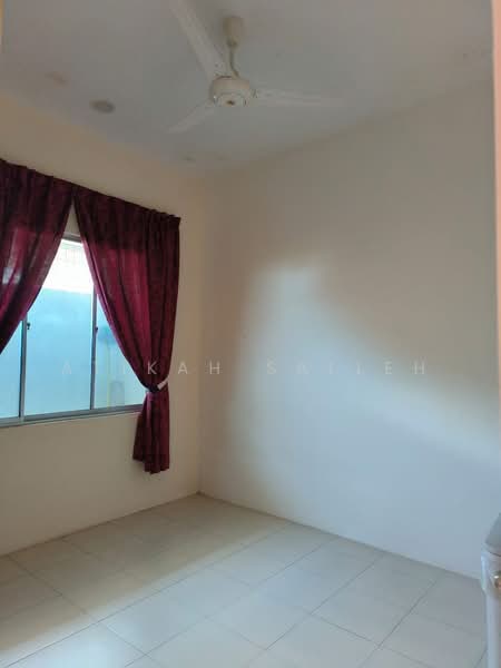 1-storey Terraced House for Sale in Mergong (Alor Setar) - Atikah Salleh - Bedroom 2 - PropertyGuru.com.my