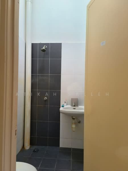 1-storey Terraced House for Sale in Mergong (Alor Setar) - Atikah Salleh - Bathroom 1 - PropertyGuru.com.my