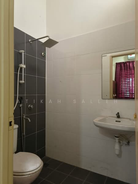 1-storey Terraced House for Sale in Mergong (Alor Setar) - Atikah Salleh - Bathroom 2 - PropertyGuru.com.my