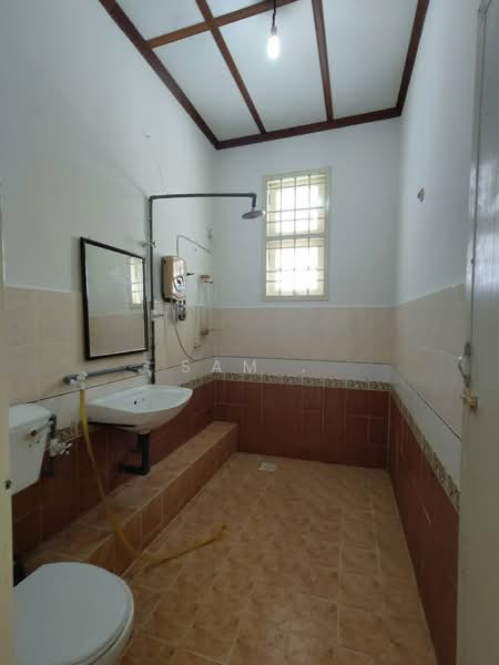 2.5-storey Terraced House for Sale in Taman Menglembu Impiana Adril (Menglembu) - Sam . - Bathroom - PropertyGuru.com.my