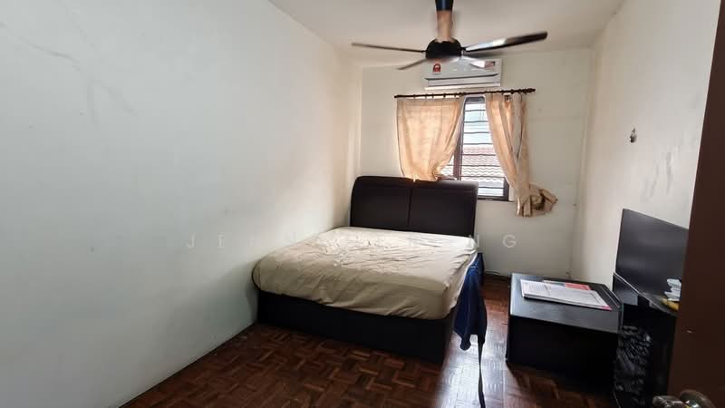 Rumah Teres 2 Tingkat untuk Dijual di Usj 3 (Subang Jaya) - Jennifer Ng - Bedroom - PropertyGuru.com.my