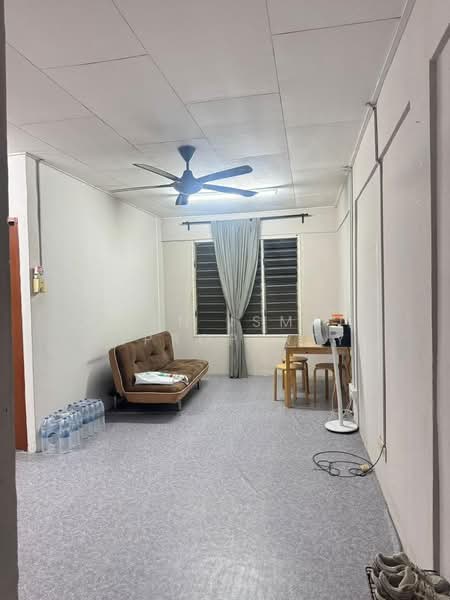 Flat for Sale at Sri Lanang - Azlan Ismail aiproperty - Living Room - PropertyGuru.com.my