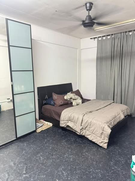 Flat for Sale at Sri Lanang - Azlan Ismail aiproperty - Bedroom - PropertyGuru.com.my