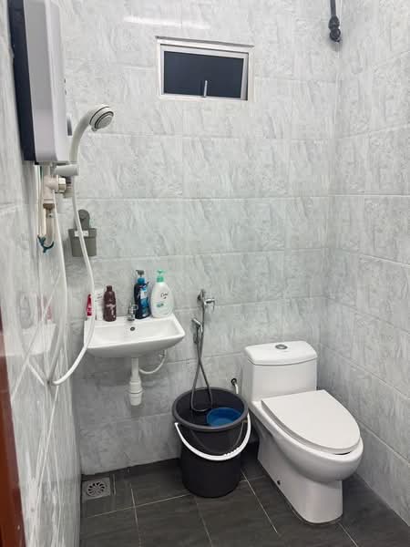 Flat for Sale at Sri Lanang - Azlan Ismail aiproperty - Bathroom - PropertyGuru.com.my
