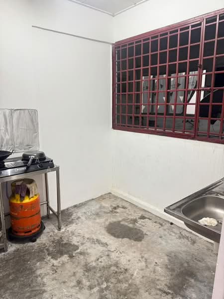 Flat for Sale at Sri Lanang - Azlan Ismail aiproperty - Kitchen - PropertyGuru.com.my