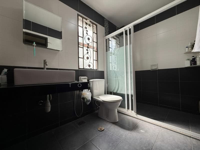Bungalow for Sale in Rawang (Selangor) - Tom Yip - Bathroom - PropertyGuru.com.my
