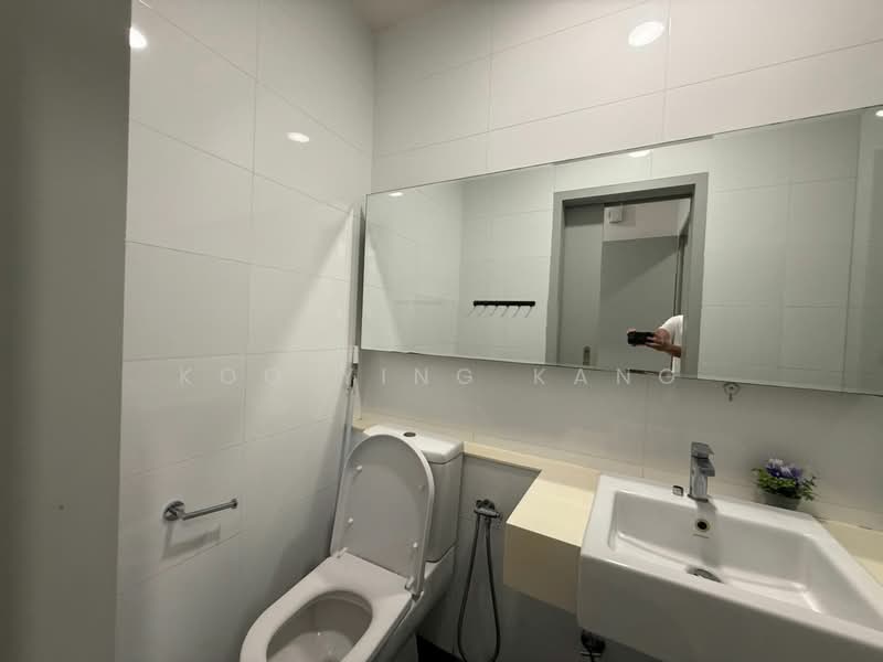 Servis Apartment untuk Disewa di Residential Suites @ HighPark - Koo Ying Kang - Bathroom - PropertyGuru.com.my