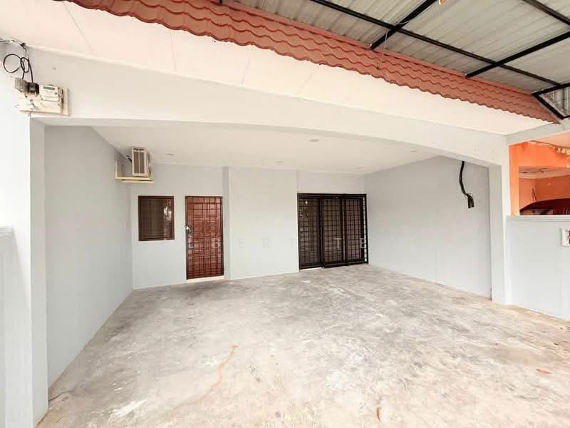 Rumah Teres untuk Dijual di Taman Kota Jaya (Kota Tinggi) - Albert Tey - Car Park - PropertyGuru.com.my