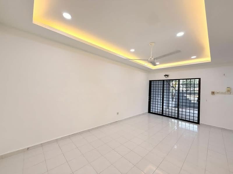 Rumah Teres untuk Dijual di Taman Kota Jaya (Kota Tinggi) - Albert Tey - Living Room - PropertyGuru.com.my