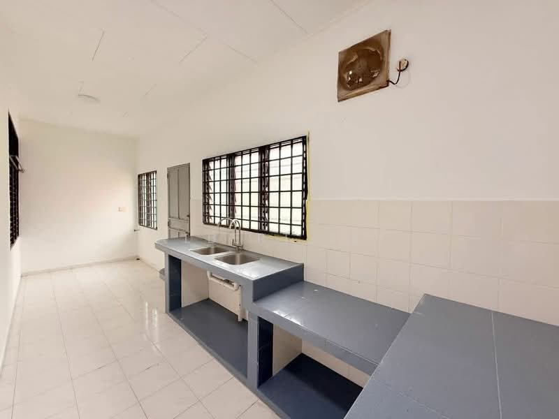 Rumah Teres untuk Dijual di Taman Kota Jaya (Kota Tinggi) - Albert Tey - Kitchen - PropertyGuru.com.my