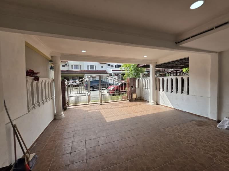 Rumah Teres 2 Tingkat untuk Dijual di Bandar Putra Permai (Seri Kembangan) - Izzah Alias - PropertyGuru.com.my