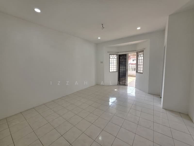 Rumah Teres 2 Tingkat untuk Dijual di Bandar Putra Permai (Seri Kembangan) - Izzah Alias - PropertyGuru.com.my