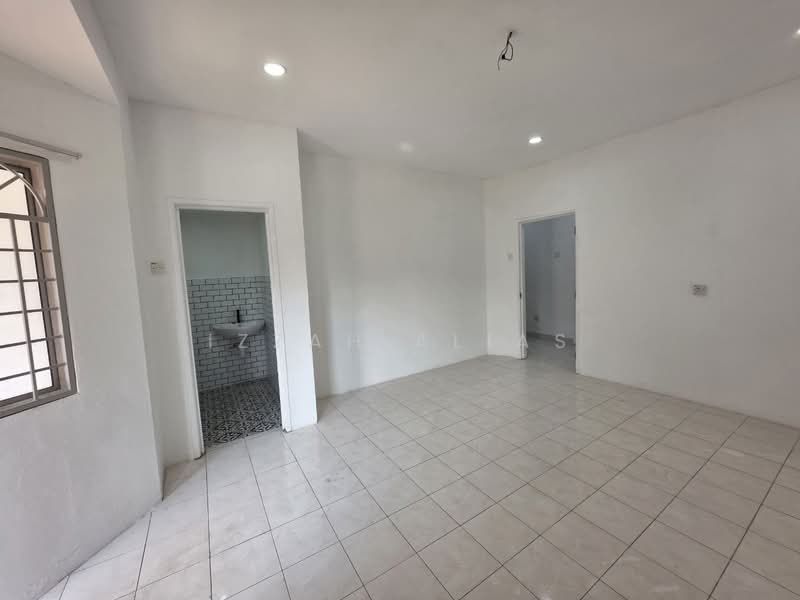 Rumah Teres 2 Tingkat untuk Dijual di Bandar Putra Permai (Seri Kembangan) - Izzah Alias - PropertyGuru.com.my