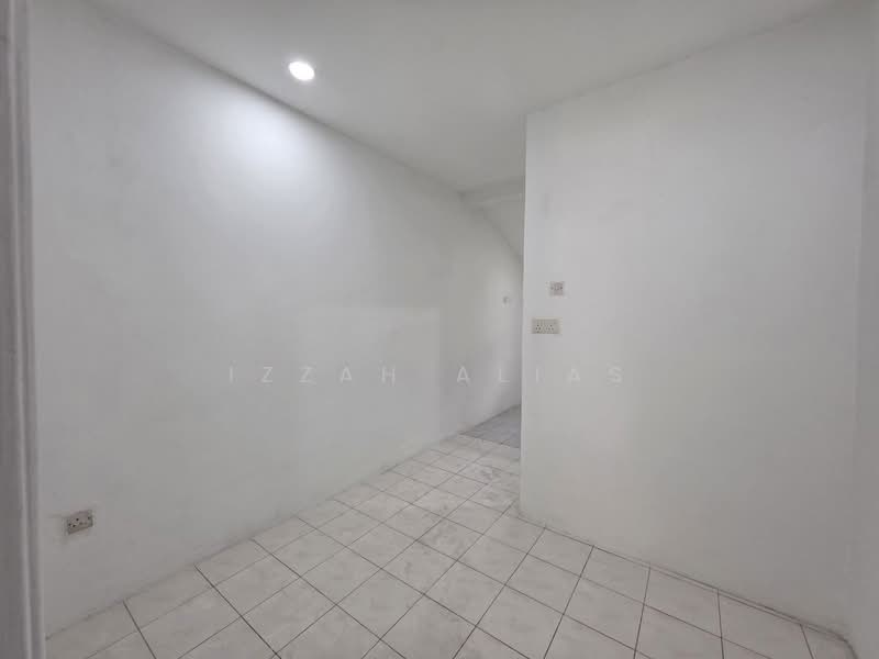 Rumah Teres 2 Tingkat untuk Dijual di Bandar Putra Permai (Seri Kembangan) - Izzah Alias - PropertyGuru.com.my