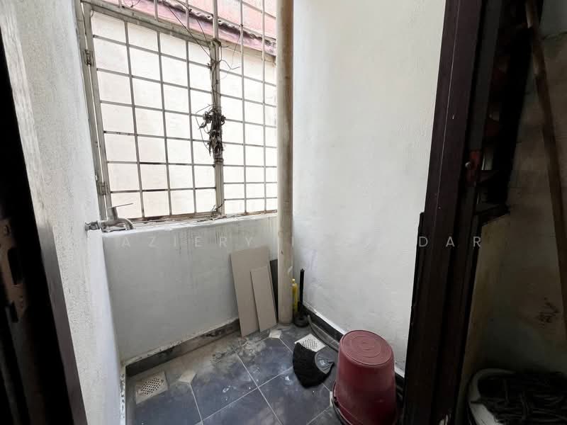 Shop / Office for Sale in Ukay Perdana (Ulu Kelang) - Shaziery Iskandar - Balcony - PropertyGuru.com.my