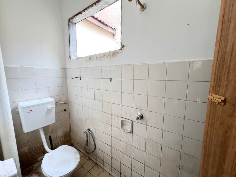Shop / Office for Sale in Ukay Perdana (Ulu Kelang) - Shaziery Iskandar - Bathroom - PropertyGuru.com.my