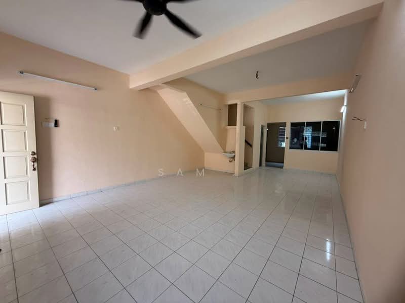 Rumah Bandar untuk Dijual di Taman Pengkalan Barat (Ipoh) - Sam . - Living Room - PropertyGuru.com.my