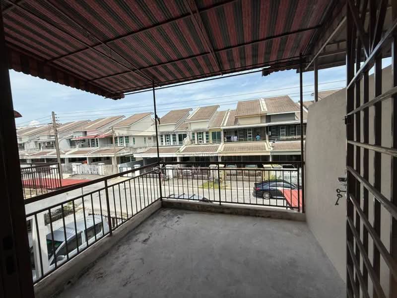 Rumah Bandar untuk Dijual di Taman Pengkalan Barat (Ipoh) - Sam . - Balcony - PropertyGuru.com.my