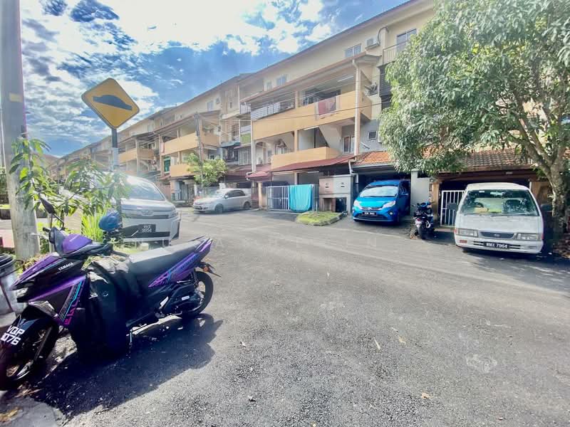 Rumah Teres 2 Tingkat untuk Dijual di Taman Sinaran (Balakong) - Nurashekin . - Exterior - PropertyGuru.com.my