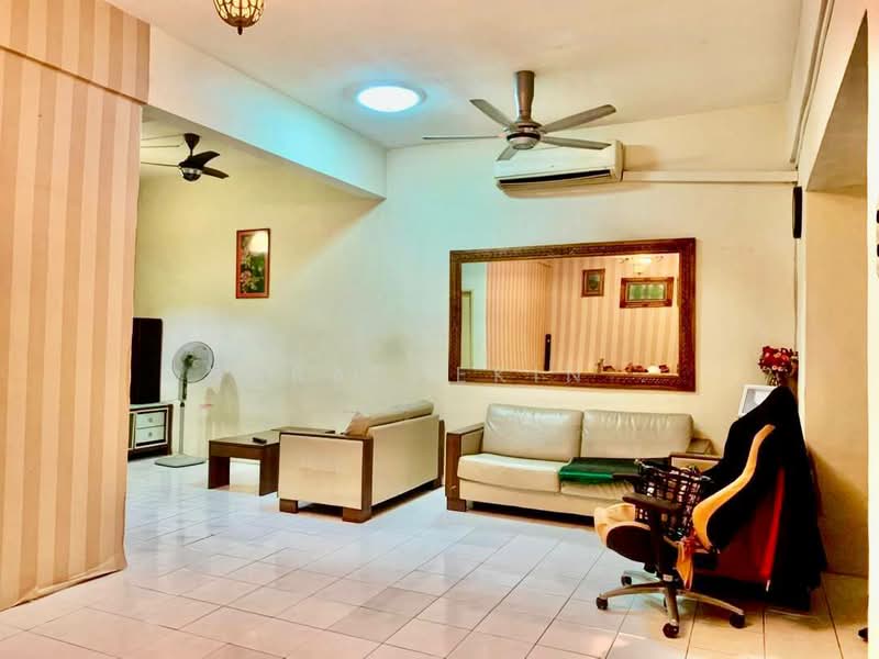 Rumah Teres 2 Tingkat untuk Dijual di Taman Sinaran (Balakong) - Nurashekin . - Living Room - PropertyGuru.com.my