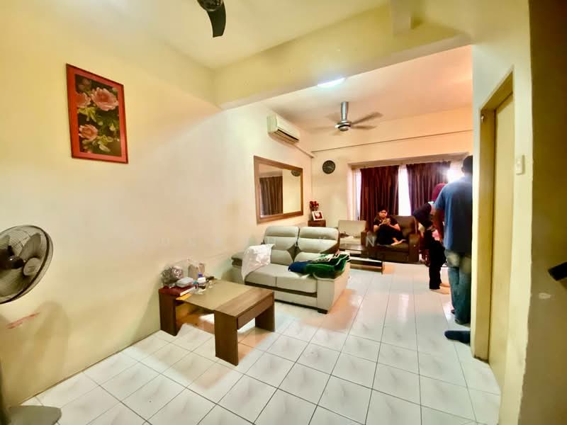 Rumah Teres 2 Tingkat untuk Dijual di Taman Sinaran (Balakong) - Nurashekin . - Living Room - PropertyGuru.com.my