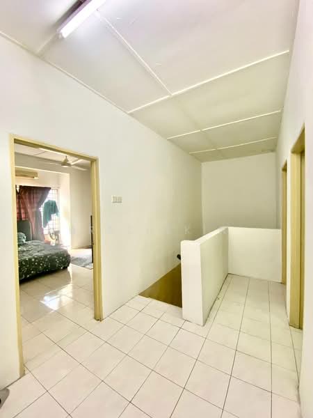 Rumah Teres 2 Tingkat untuk Dijual di Taman Sinaran (Balakong) - Nurashekin . - Bedroom - PropertyGuru.com.my