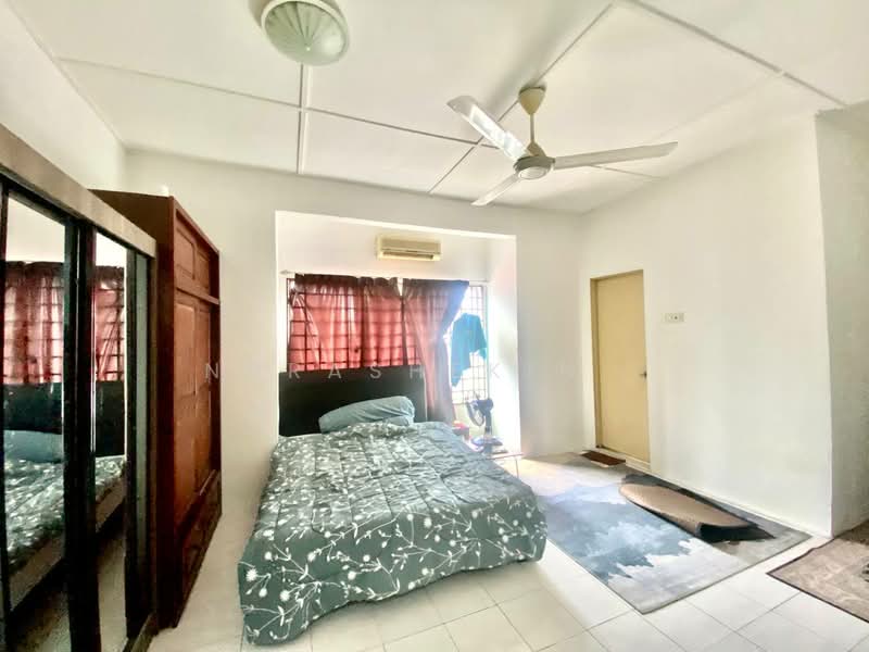Rumah Teres 2 Tingkat untuk Dijual di Taman Sinaran (Balakong) - Nurashekin . - Bedroom - PropertyGuru.com.my