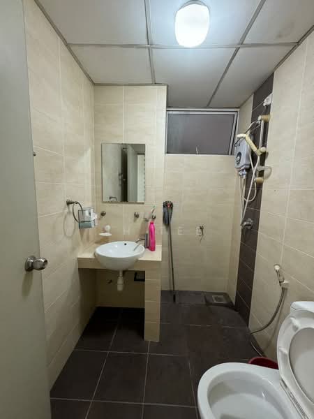 Kondominium untuk Disewa di Cova Suites - JH Tee - Bathroom - PropertyGuru.com.my