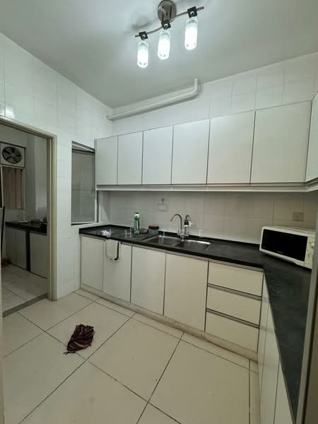 Kondominium untuk Disewa di Cova Suites - JH Tee - Kitchen - PropertyGuru.com.my