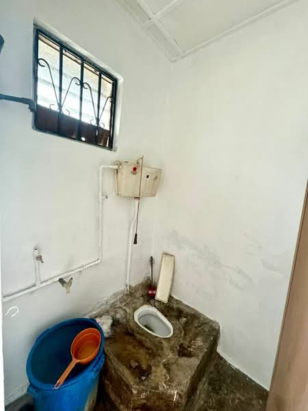 Flat for Sale at Flat Taman Ungku Tun Aminah - Vincy Sia - Bathroom - PropertyGuru.com.my